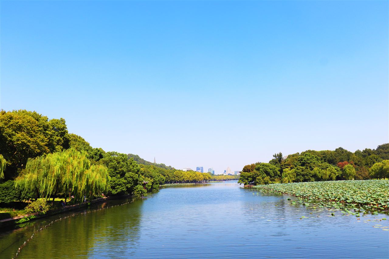 温度传感器在我国巨型水电站大坝混凝土温控防裂中的应用